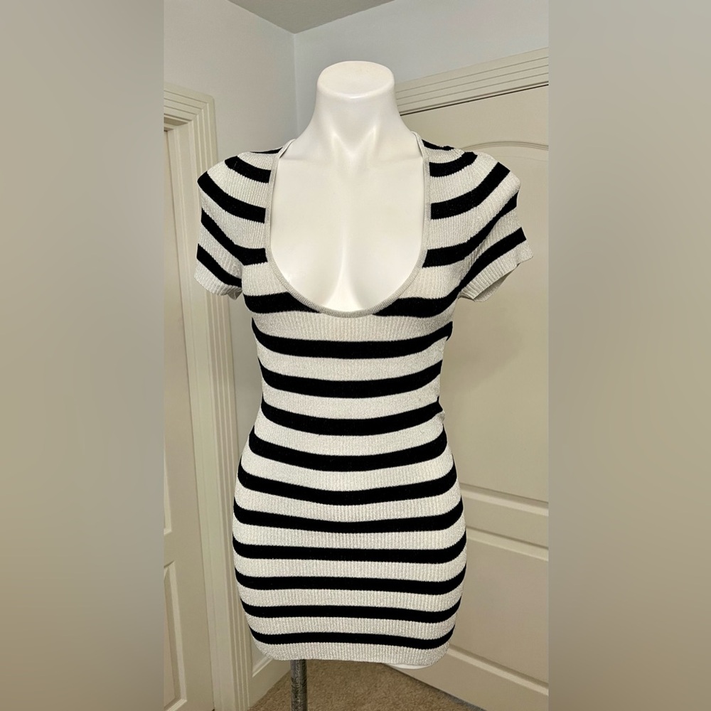 Cache Scoop Neck Short Sleeve Striped Top in Black and Metallic Silver